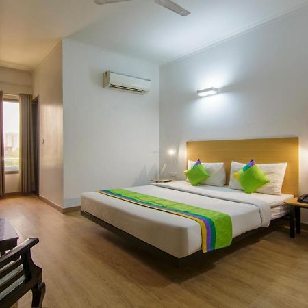 FabHotel Noida Express Exterior foto
