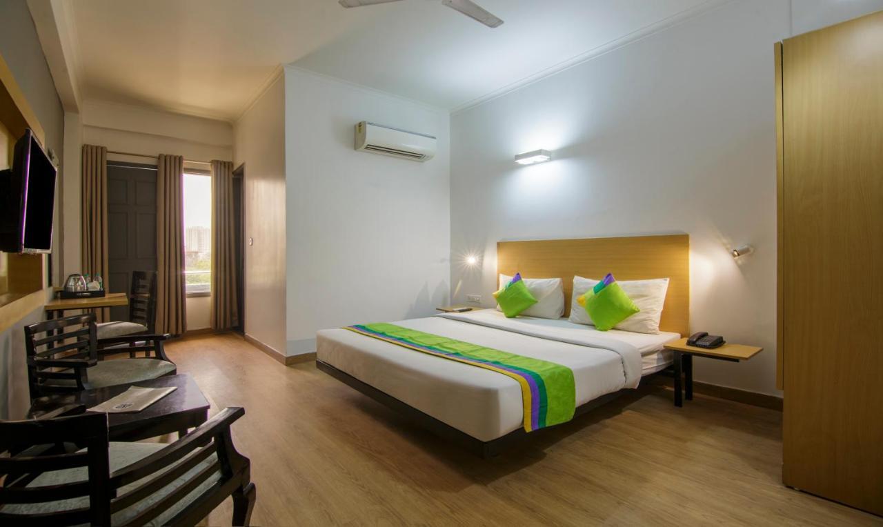 FabHotel Noida Express Exterior foto